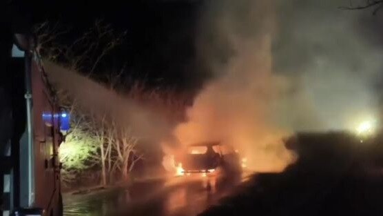 कार में अचानक लगी आग, जलकर हुई खाक