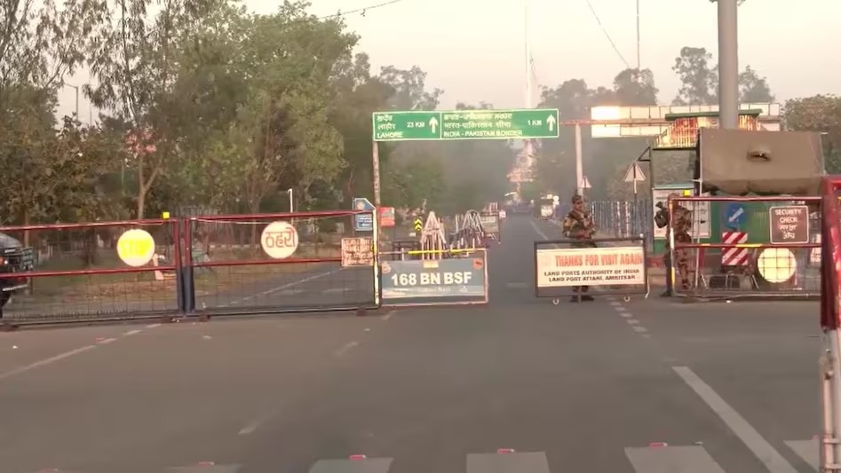 वाघा बॉर्डर पर फंसे पाकिस्तानी नागरिक.