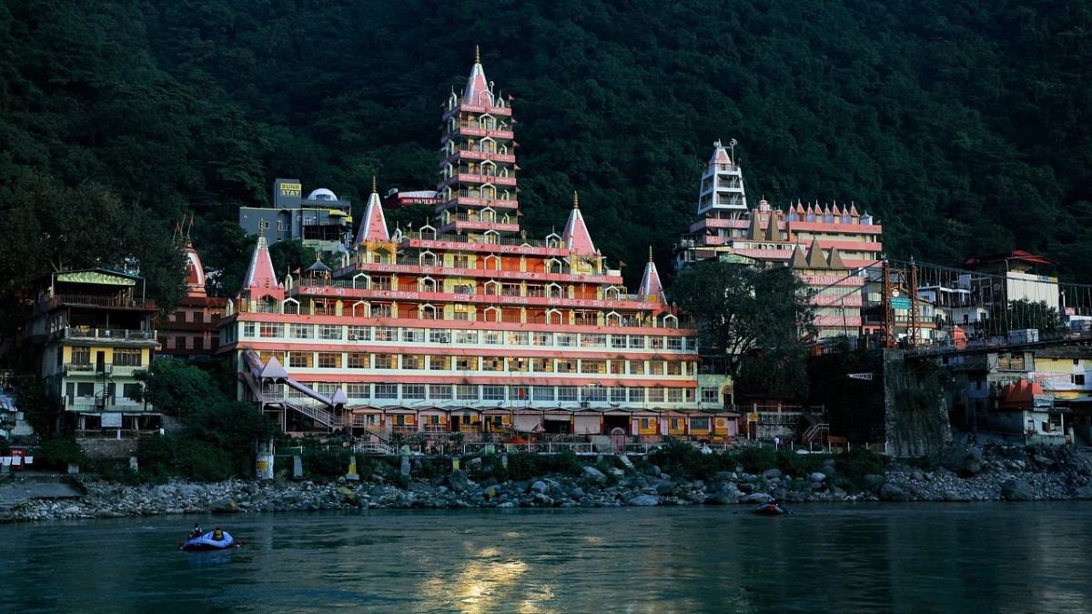 Ganga Saptami 2025: धरती पर कैसे हुआ मां गंगा का अवतरण? जानें पौराणिक कथा और पूजन विधि