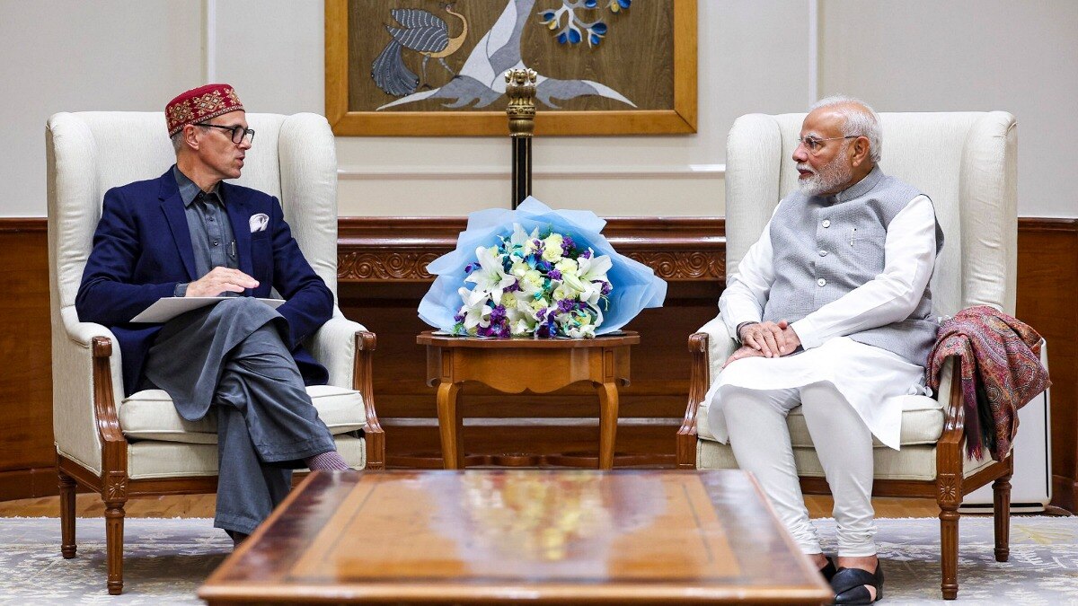पहलगाम हमले के बाद पहली बार पीएम मोदी से मिले जम्मू-कश्मीर CM उमर अब्दुल्ला, करीब 30 मिनट हुई बातचीत