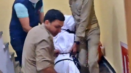 होटल का कमरा नंबर-204, टीचर और नाबालिग छात्रा की लाश, चीख-पुकार... अलीगढ़ सुसाइड कांड की पूरी कहानी