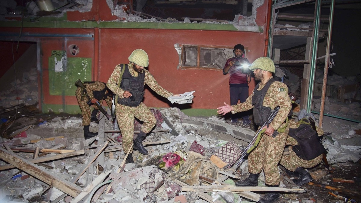 9 ठिकाने तबाह, 90 आतंकी ढेर... एयरस्ट्राइक पर पहले झूठ, फिर PAK सेना को माननी पड़ी 24 हमलों की बात