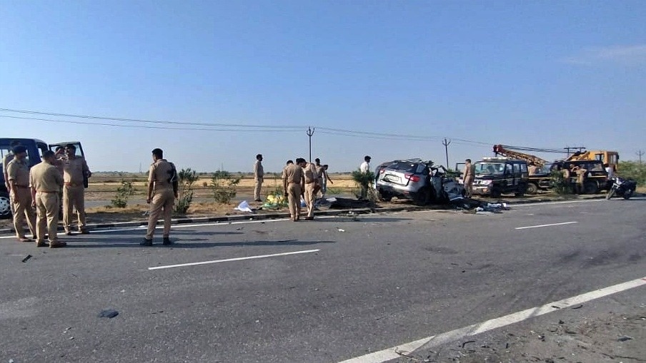 Horrible road accident in Jalaun