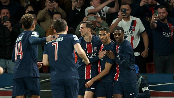 Achraf Hakimi of PSG celebrates his goal. (Getty)