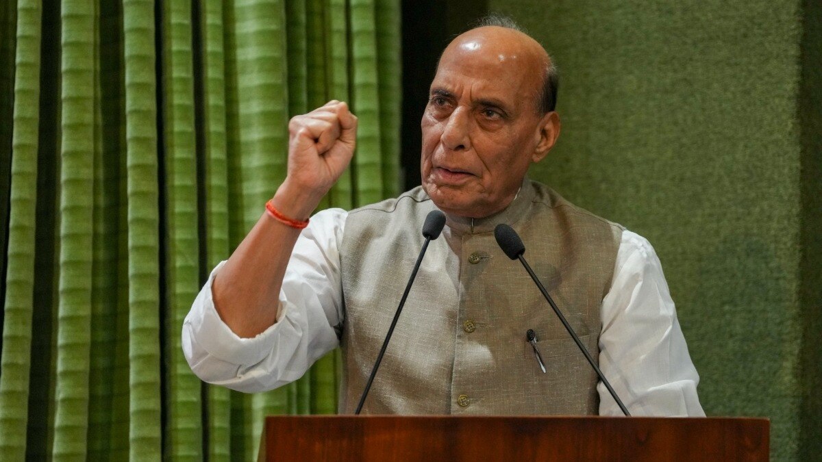 हमारी सहनशीलता की परीक्षा ली तो करारा जवाब मिलेगा...', रक्षा मंत्री राजनाथ  सिंह की पाकिस्तान को कड़ी चेतावनी - Defence Minister Rajnath Singh's strong  warning to ...