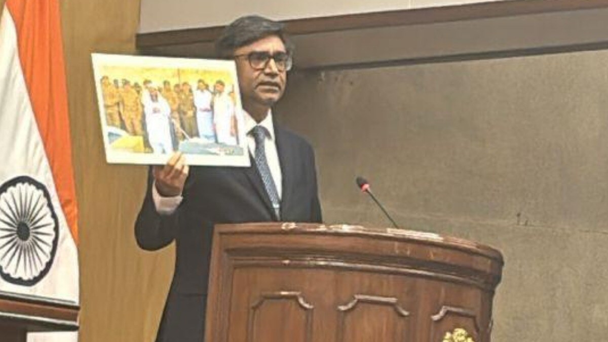 आतंकियों के जनाजे में सेना, पुंछ में गुरुद्वारे पर हमले... विदेश सचिव ने तस्वीरें दिखाकर खोली पाकिस्तान की पोल - mea press brief Foreign Secretary vikram misri ...