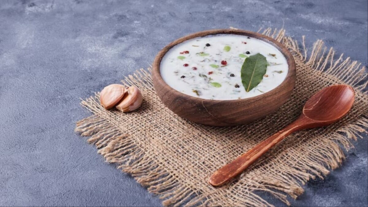 Health benefits of buttermilk: गर्मियों में रोजाना जरूरी पिएं छाछ, मिलते हैं ये सभी फायदे