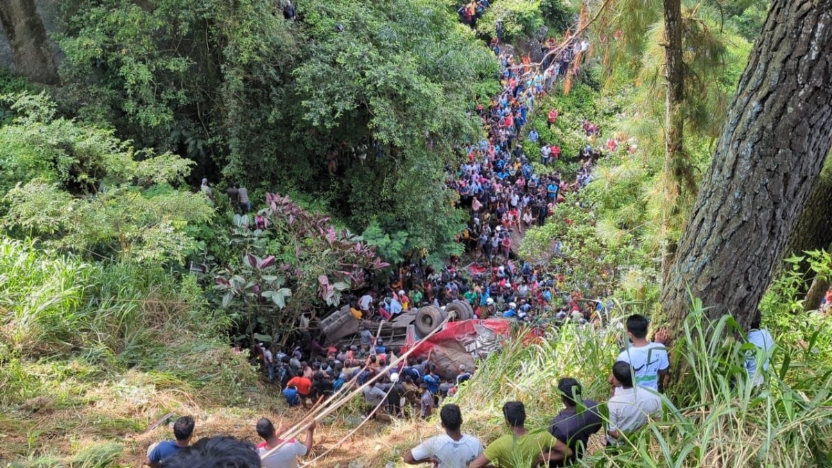 श्रीलंका में भीषण दुर्घटना, बस खाई में गिरी, 21 की मौत और दर्जनों घायल