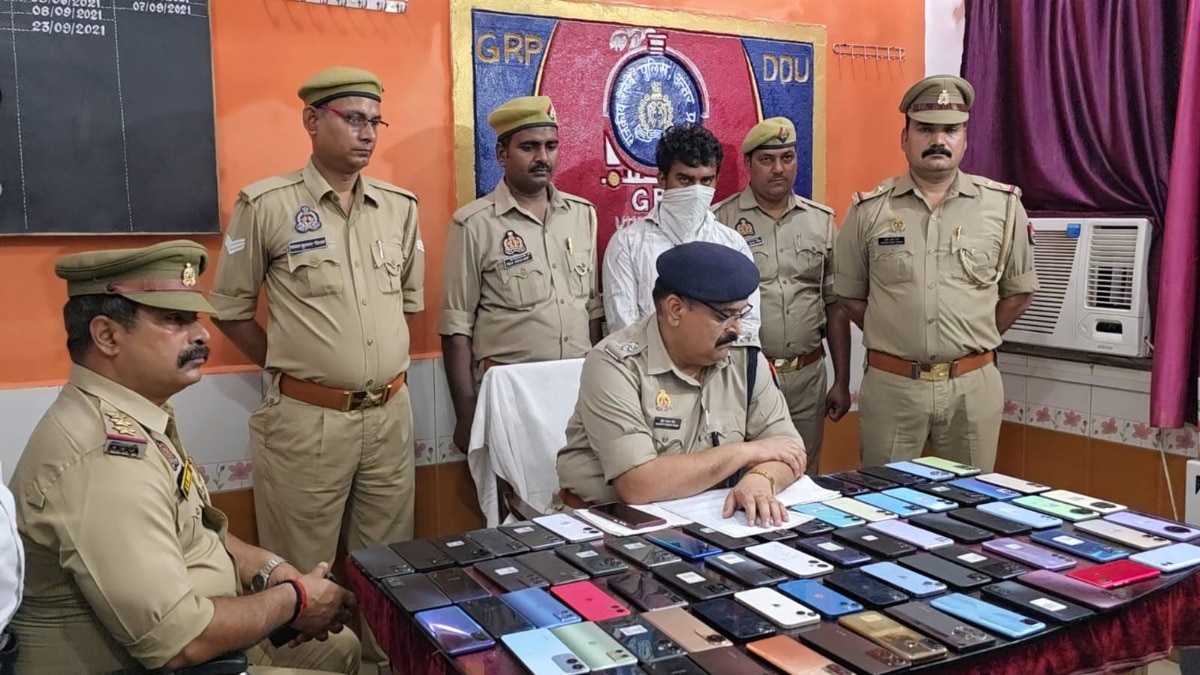 पुलिस की गिरफ्त में आरोपी.