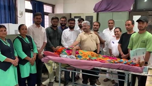 15 साल बाद बिछड़े पिता-पुत्र का राजकोट अस्पताल में हुआ मिलन, बेटे ने पहली बार देखा चेहरा