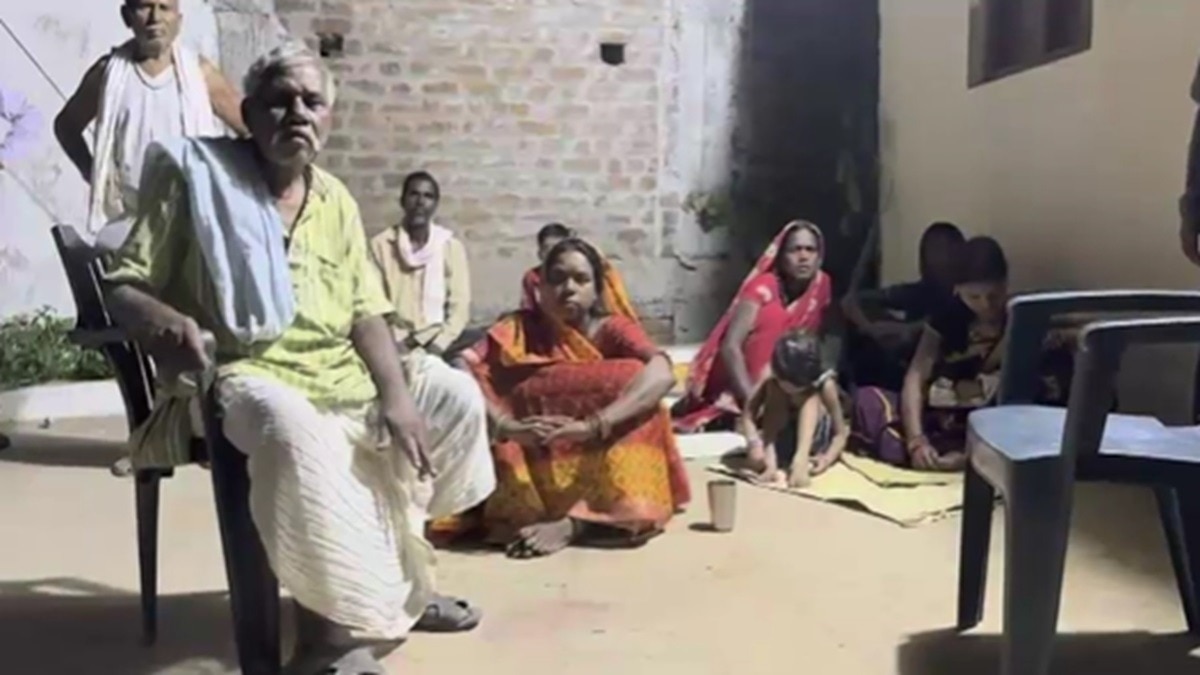 परिवार के सामने नाबालिग लड़की की चाकू मारकर हत्या