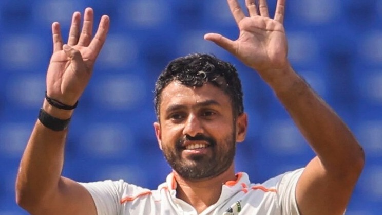 Karun Nair shows how many hundreds he has scored this domestic season.