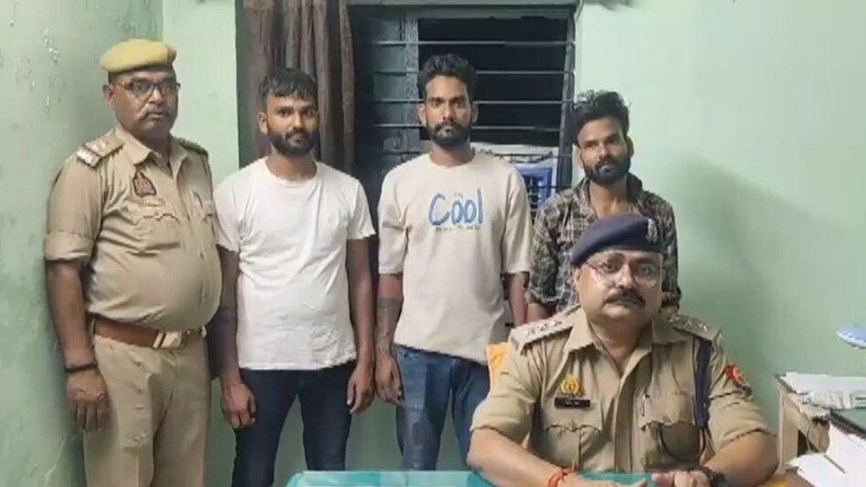 पुलिस की गिरफ्त में आरोपी. (Screengrab)