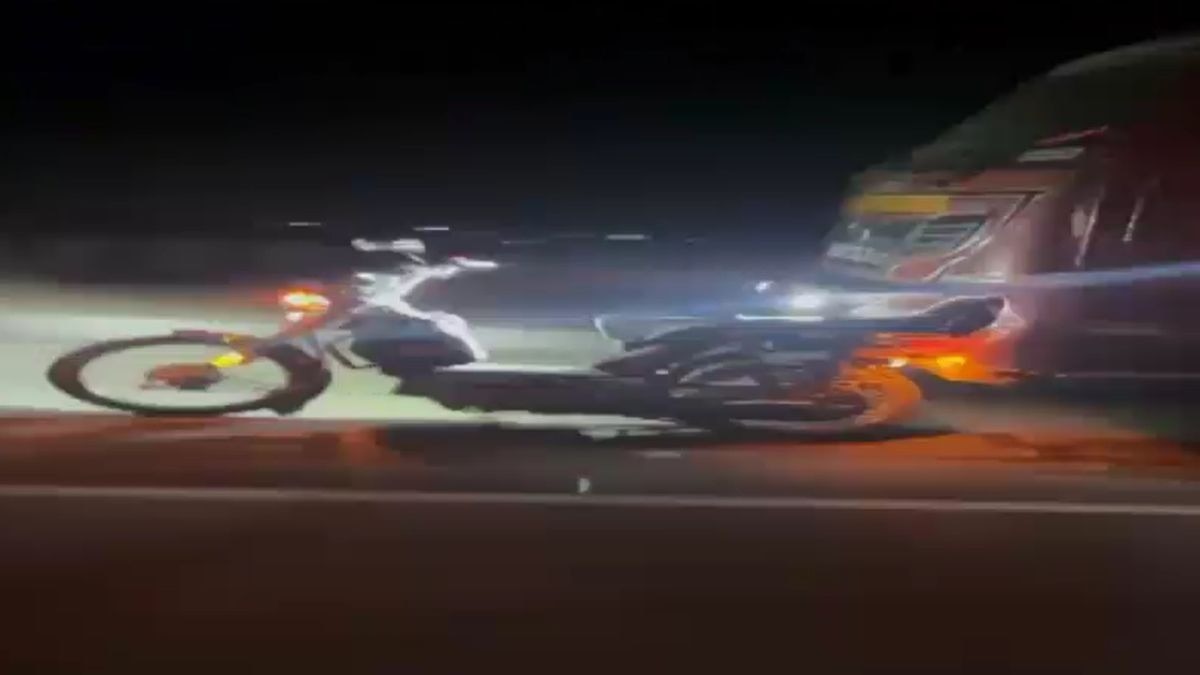 बेकाबू आयशर टेंपो ने बाइक में मारी टक्कर, आधा किलोमीटर तक घसीटा, बहन-भाई की दर्दनाक मौत