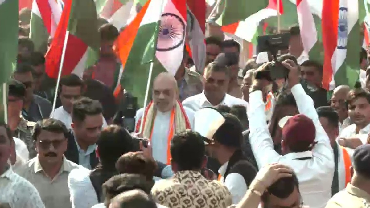 गृह मंत्री अमित शाह के नेतृत्व में तिरंगा यात्रा