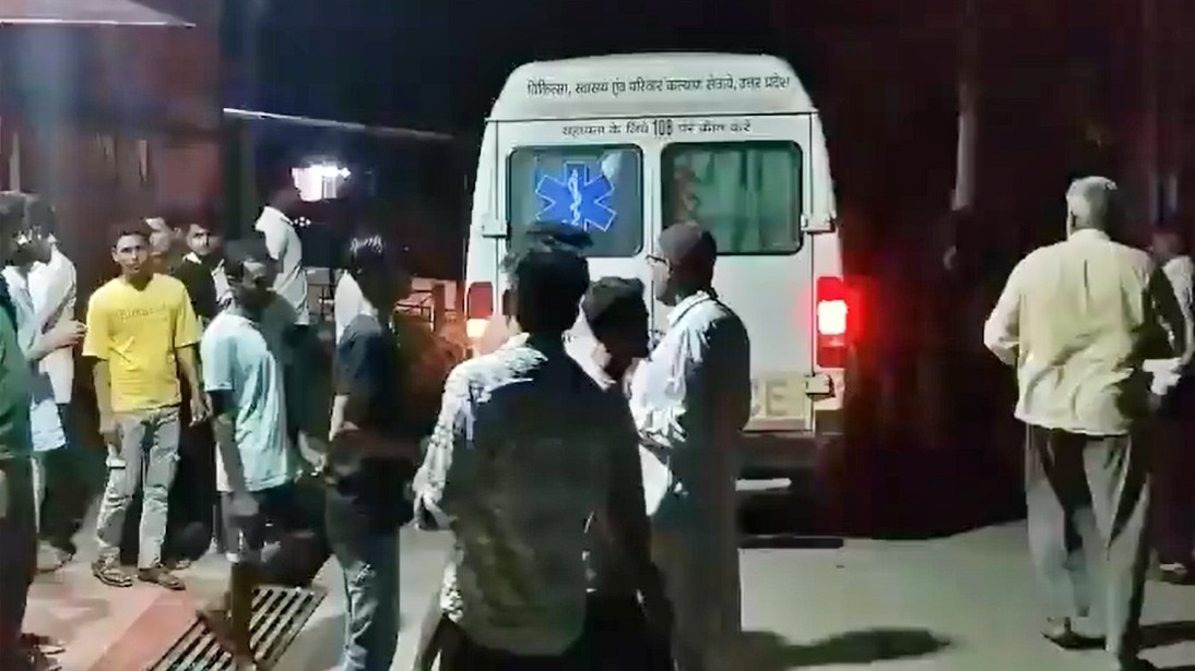 Pilibhit car bike accident 