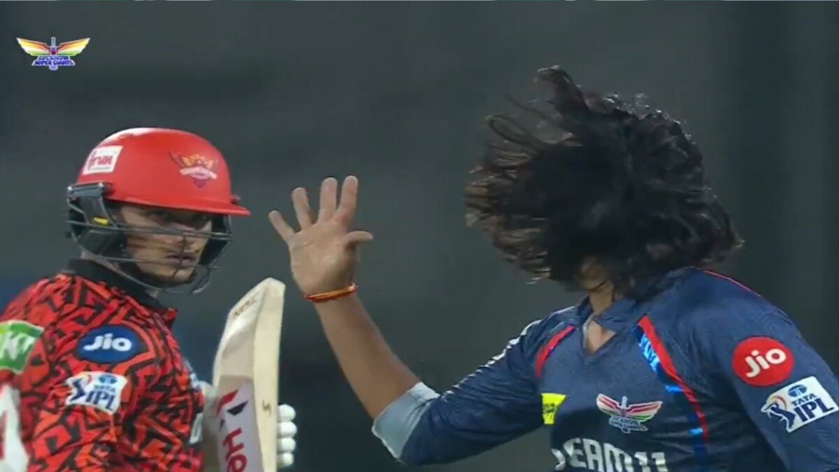 LSG vs SRH: मैदान पर भिड़ गए दिग्वेश राठी और अभिषेक शर्मा, दोनों में हुई तीखी बहस, देखें Video