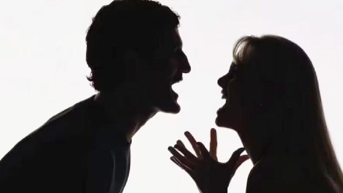 शख्स ने दांत से काट डाली महिला की उंगली