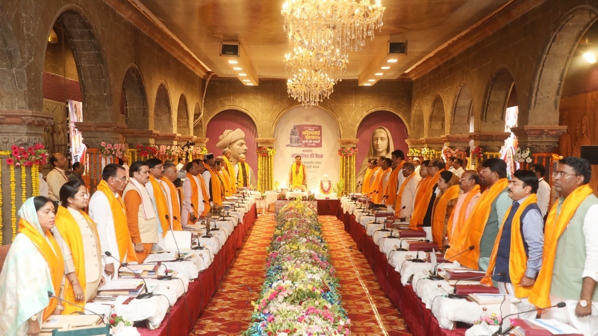 CM Mohan Yadav cabinet meet at historic Rajbada in Indore