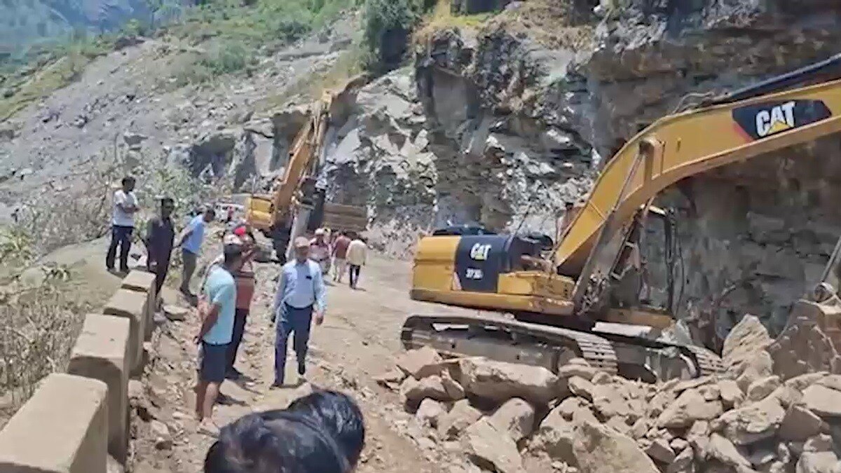 पिथौरागढ़ में आदि कैलाश यात्रा मार्ग पर भारी भूस्खलन