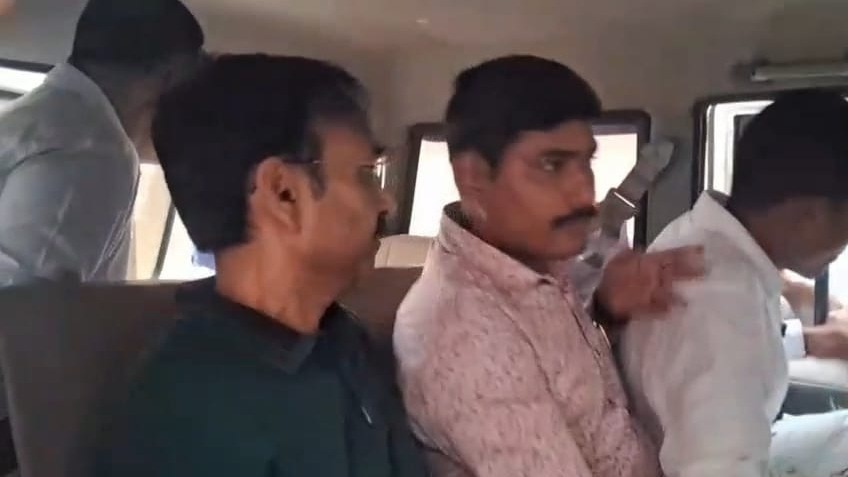 IAS विनय चौबे गिरफ्तार