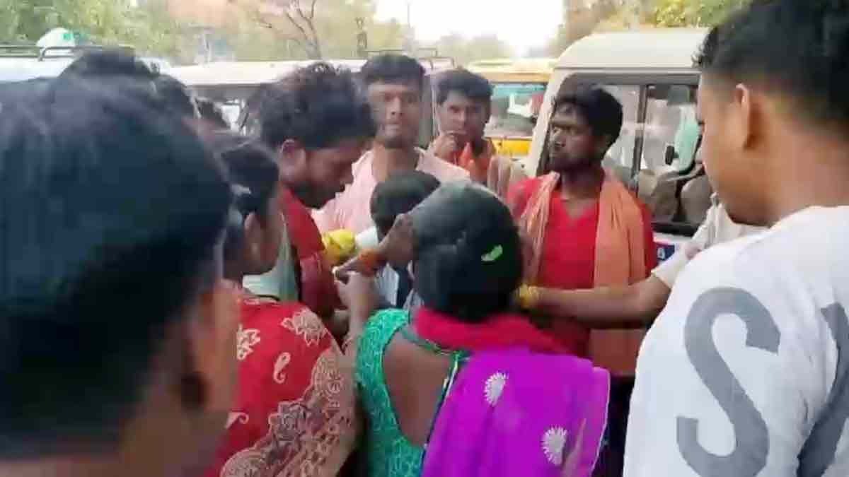 कोर्ट मैरिज करने पहुंचे शख्स को पीटा 