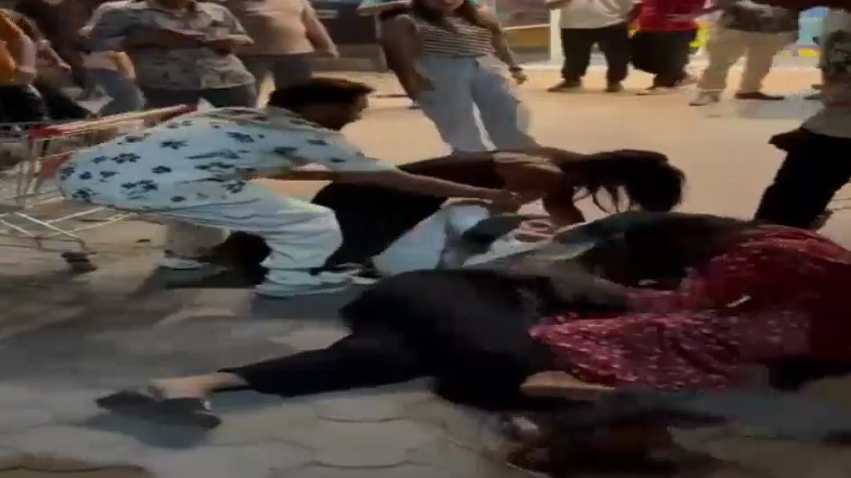 इंदौर में लड़कियों के बीच हुई जबरदस्त मारपीट