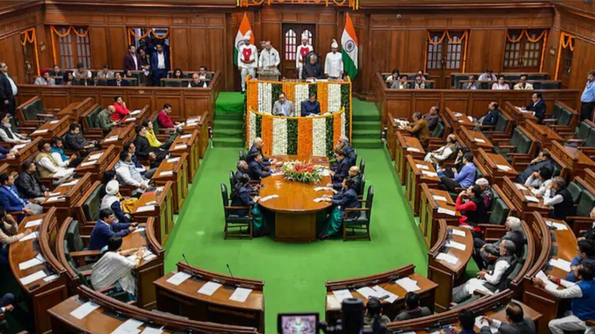 दिल्ली विधानसभा में राष्ट्रनायकों की तस्वीरों का प्रस्ताव दिया गया है.