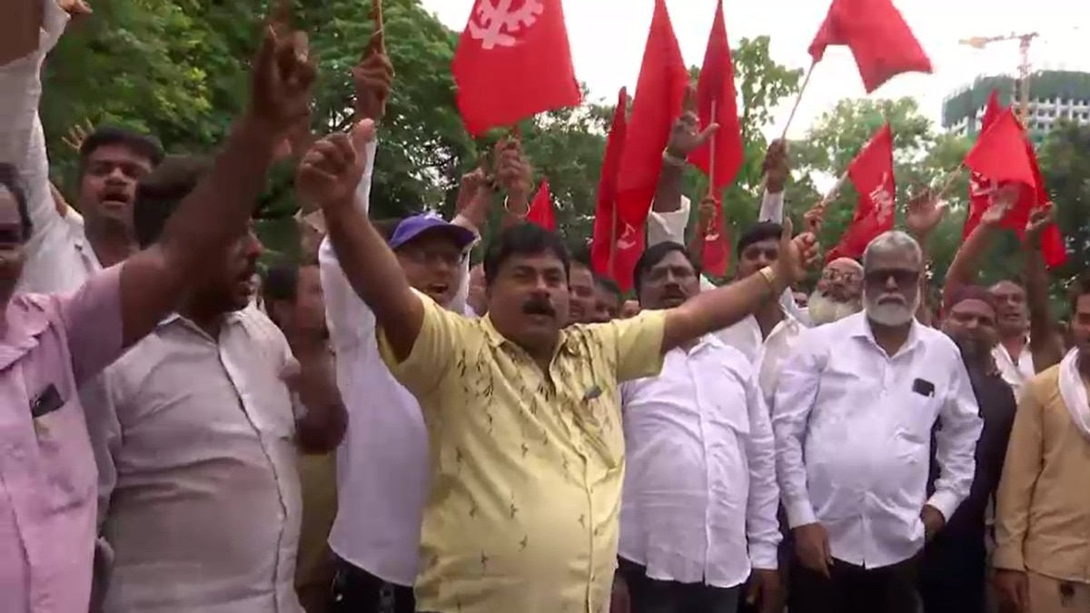 Auto rickshaw union members protesting outside the RTO in Mumbai