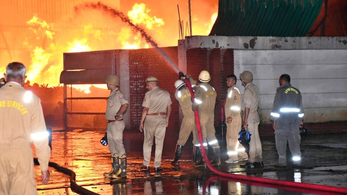 A huge fire broke out in Badaun's mint oil factory