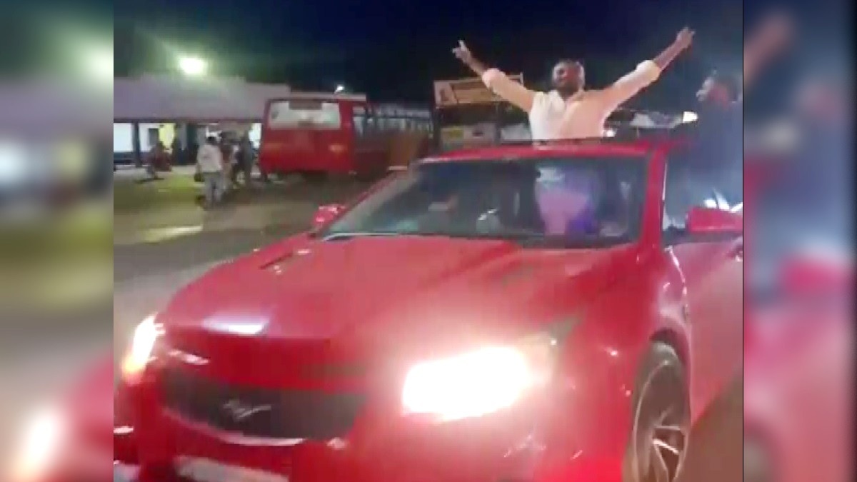 गैंगरेप के आरोपियों ने जमानत मिलने पर रोड शो किया.