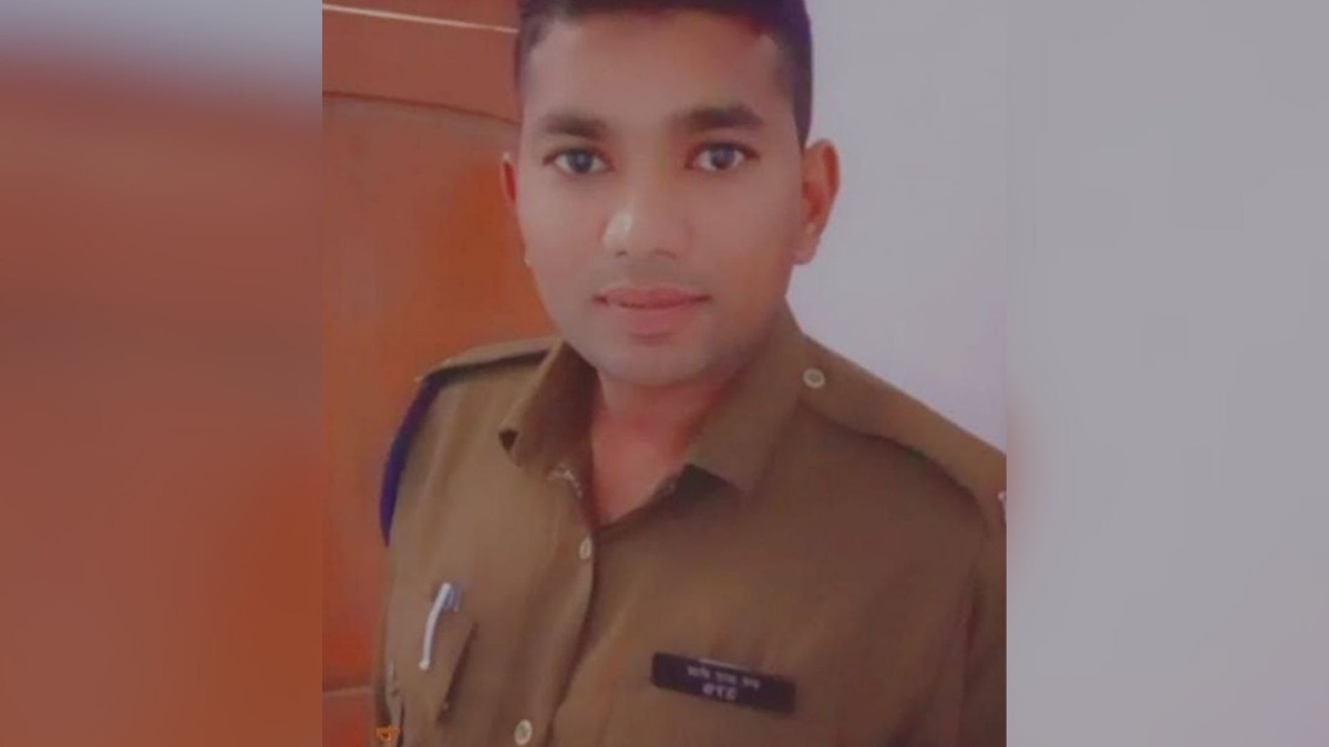 कांस्टेबल मुबारिक शेख.