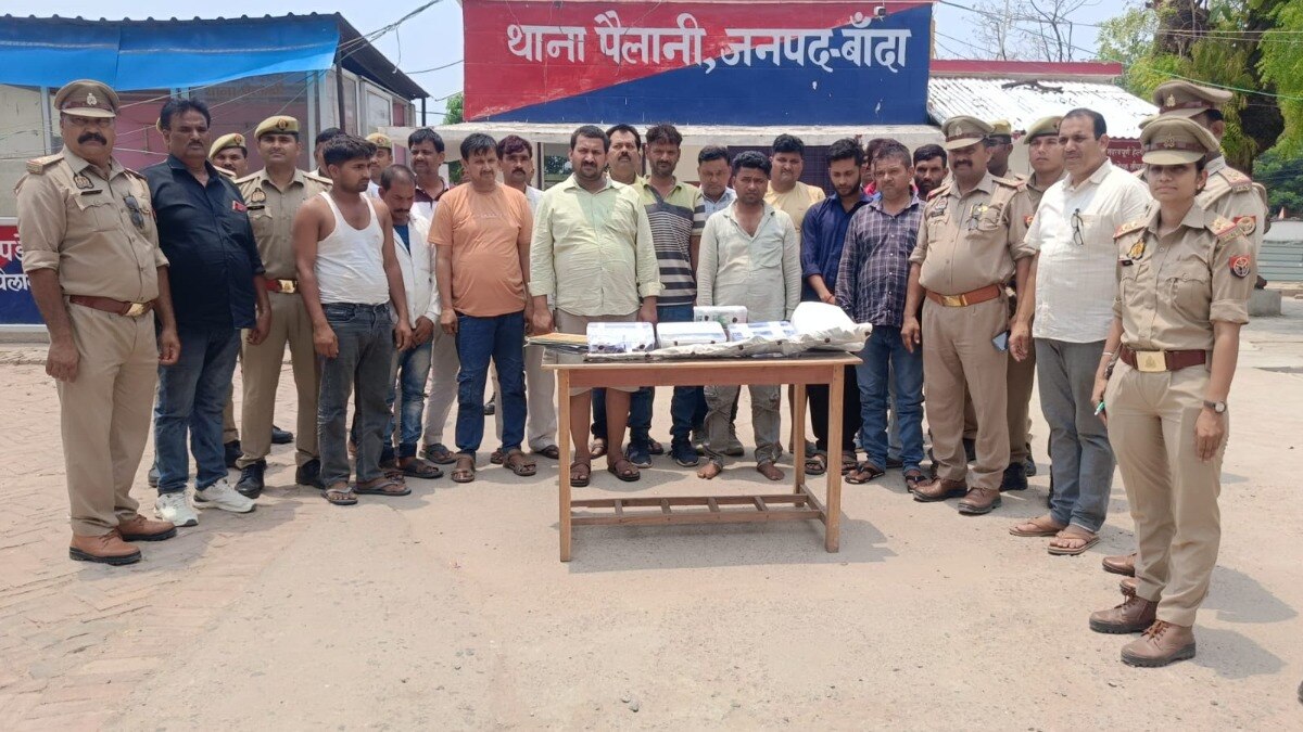 पुलिस की गिरफ्त में आरोपी.