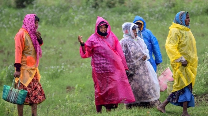 बारिश, आंधी और पानी-पानी शहर... मॉनसून के सरप्राइज से दिल्ली में टूटा रिकॉर्ड तो कई राज्यों में खतरे का अलर्ट