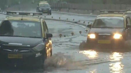 पानी रे पानी... मॉनसून की पहली बारिश में ही बेहाल मुंबई, सड़कें डूबीं, रेल सेवाएं-फ्लाइट्स सब प्रभावित