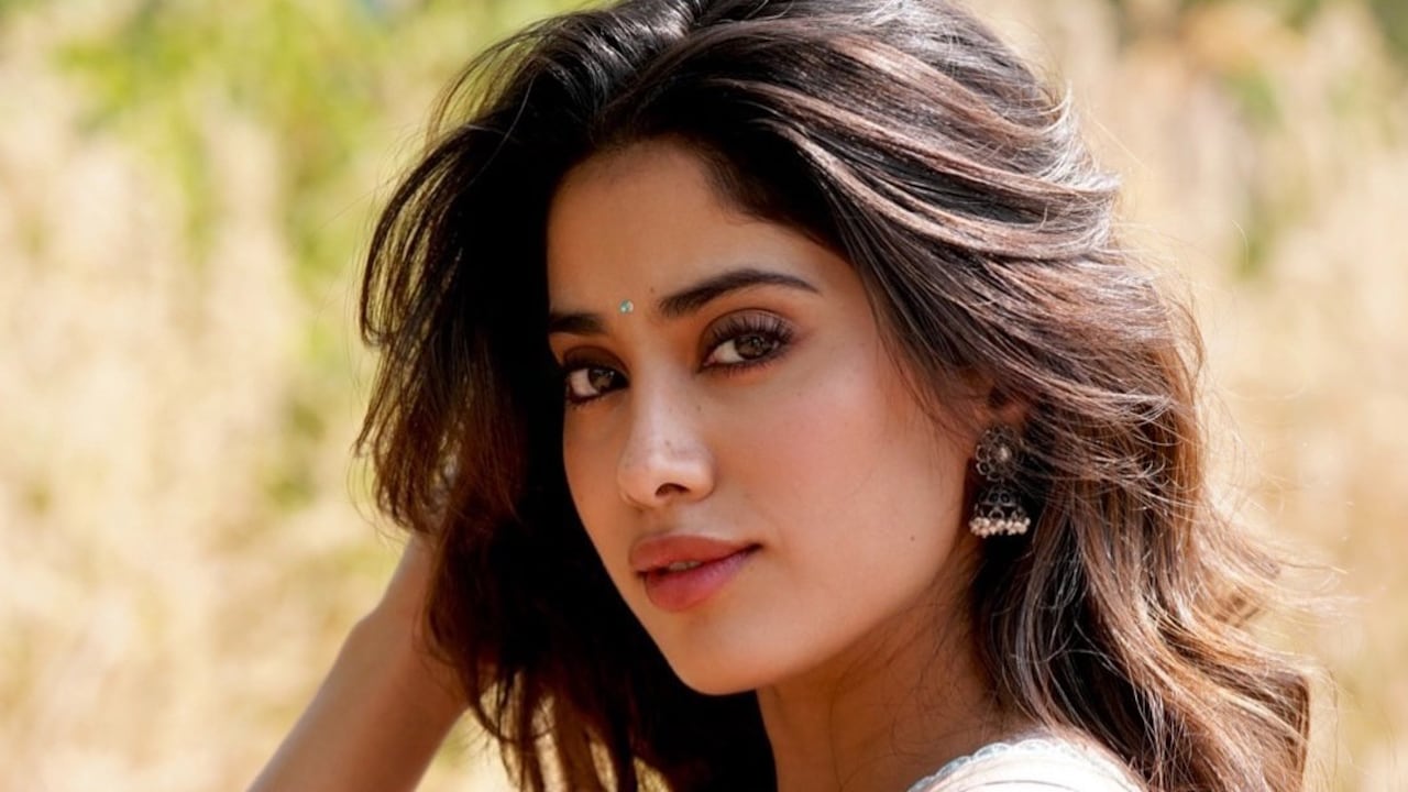 जाह्नवी कपूर भी फेल! बड़े डायरेक्टर की बेटी ने कम बजट की फिल्म से बॉक्स ऑफिस पर गाड़े झंडे जाह्नवी कपूर भी फेल! बड़े डायरेक्टर की बेटी ने कम बजट की फिल्म से बॉक्स ऑफिस पर गाड़े झंडे