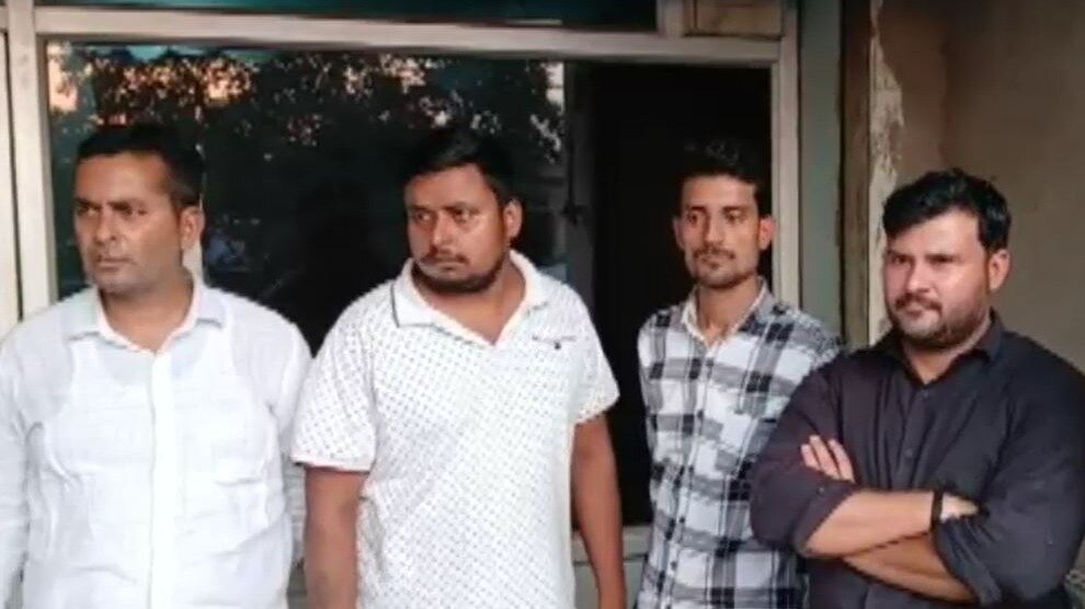 पीड़ितों ने थाने में दर्ज कराई एफआईआर