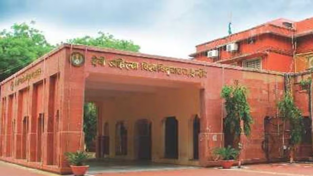 इंदौर की देवी अहिल्या यूनिवर्सिटी.  