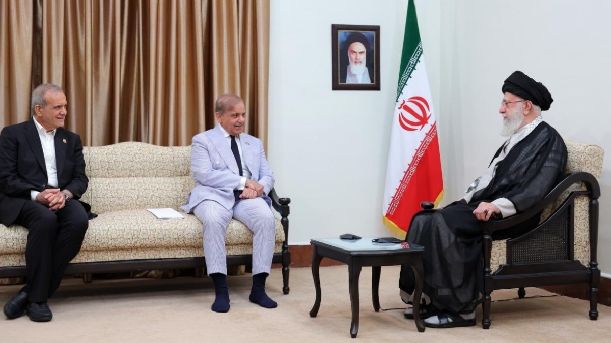 शहबाज शरीफ ने खामेनेई से मुलाकात की