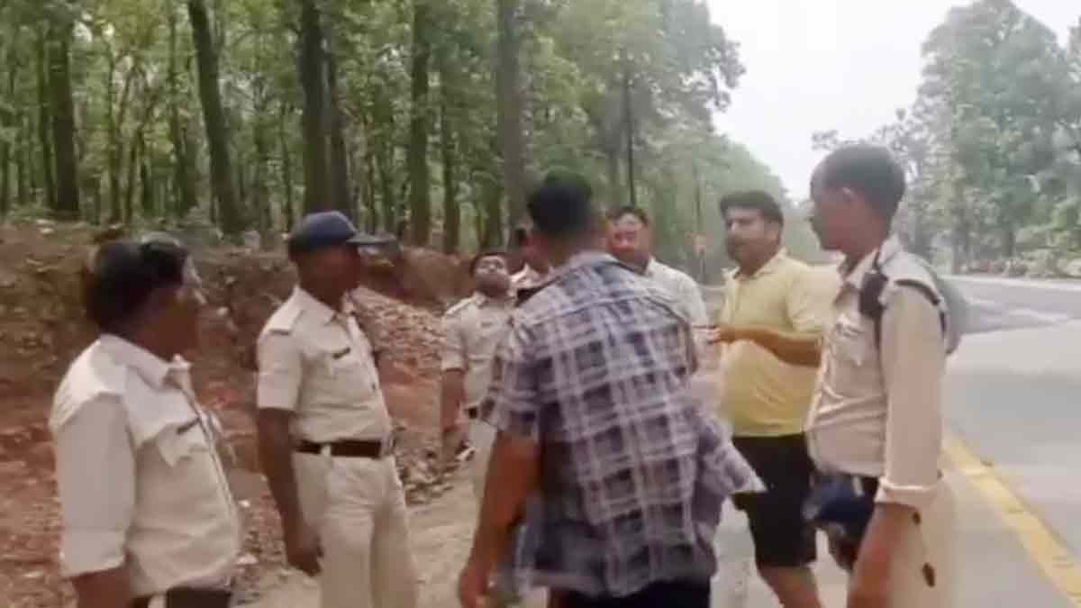 Viral video of fight between RTO employee and truck driver 