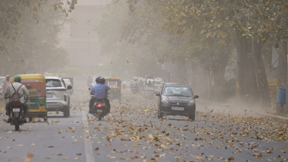दिल्ली-NCR के मौसम पर अगले 48 घंटे भारी, बारिश-आंधी-तूफान का अलर्ट, पढ़ें हर अपडेट - weather updates delhi ncr mizoram himachal pradesh rajasthan jaipur rain imd ntc - AajTak