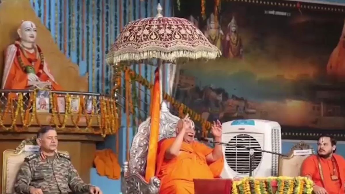 थल सेना प्रमुख और जगद्गुरु रामभद्राचार्य.