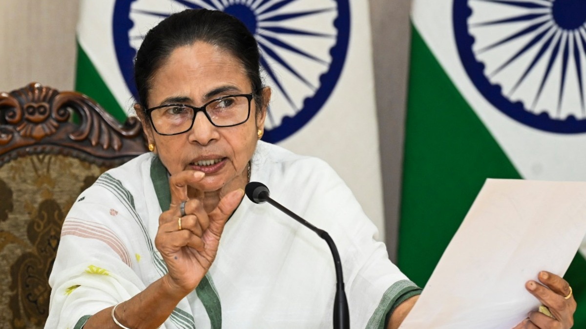 'ऑपरेशन सिंदूर के नाम पर राजनीतिक होली...', पीएम मोदी पर सीएम ममता का पलटवार, दी लाइव डिबेट की चुनौती