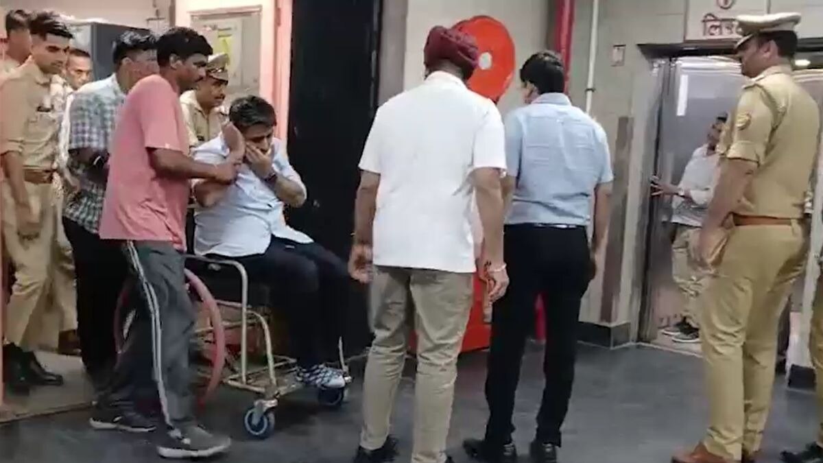 लखनऊ में आईआरएस अफसर पर हमला. (Screengrab)