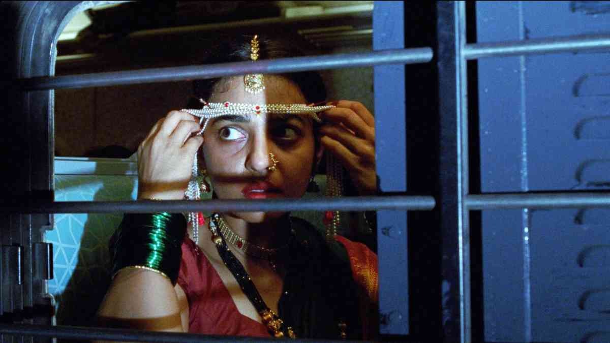  Radhika Apte Sister Midnight