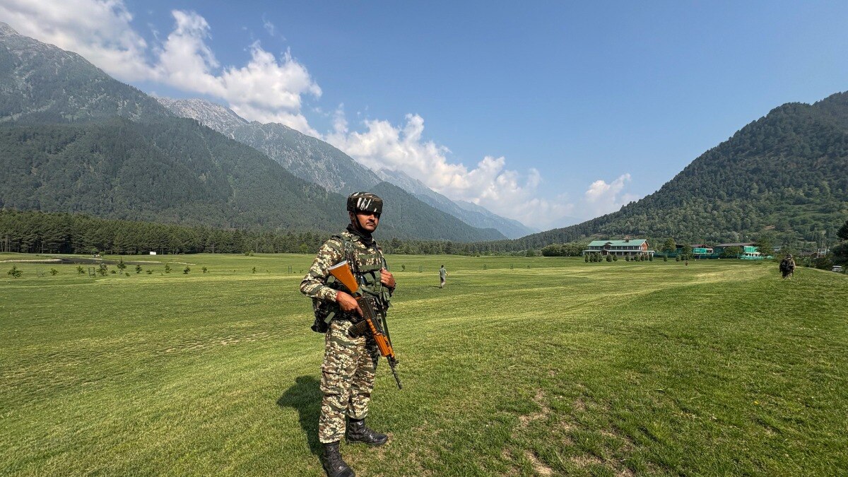 कश्मीर में टूरिज्म को रफ्तार देने की तैयारी में केंद्र सरकार, मंत्री और सेलिब्रिटी करेंगे राज्य का दौरा