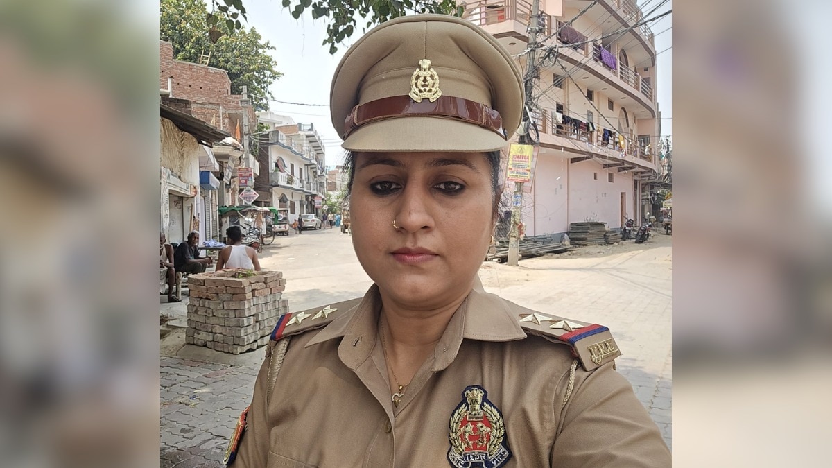 सब-इंस्पेक्टर सकीना खान.