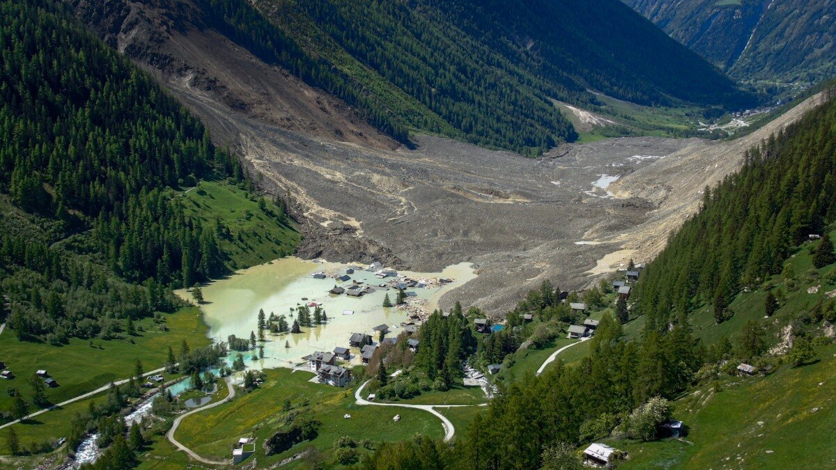 स्विट्जरलैंड में ग्लेशियर का प्रलय, प्रकृति का रौद्र रूप! क्या है यह वैश्विक चेतावनी?