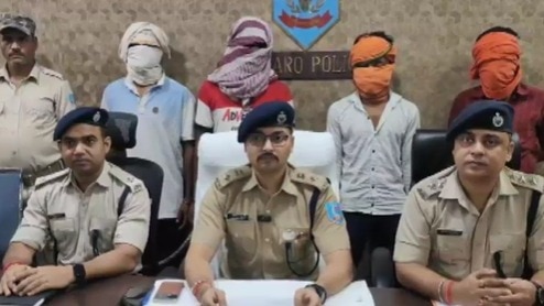 पुलिस की गिरफ्त में आरोपी.