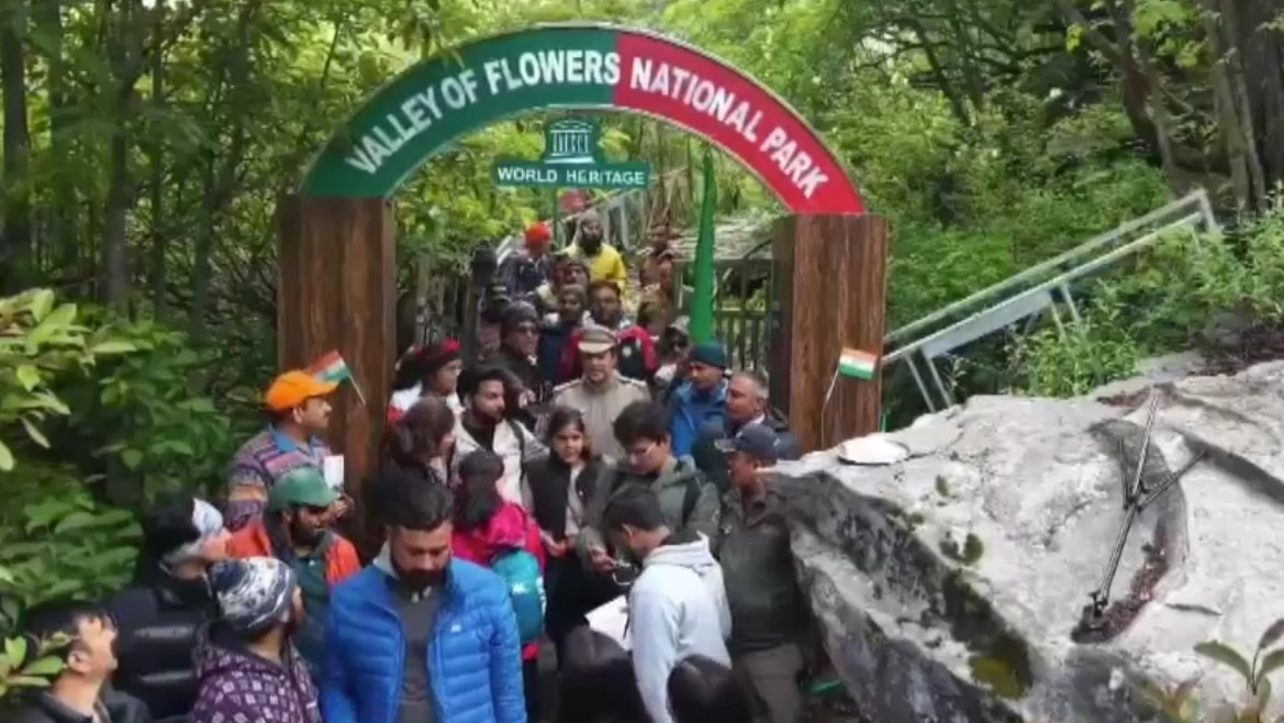 पर्यटकों के लिए खुली विश्व प्रसिद्ध फूलों की घाटी.